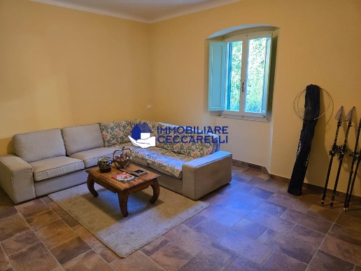 intera palazzina in vendita a Massa in zona Centro Storico