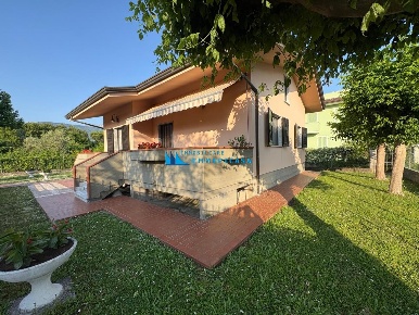 Foto Case indipendenti a Massa Ronchi - Poveromo di 85 m² con 4 locali