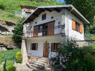 Foto Casa indipendente a Usseglio Margone di 142 m² con 5 locali in vendita