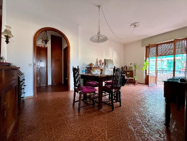 Foto Appartamento a Massa Marina di Massa Centro di 80 m² con 4 locali