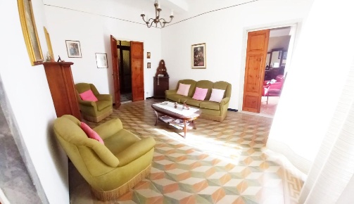 Foto Appartamento a Carrara Centro di 120 m² con 5 locali in vendita