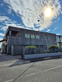 Foto Capannone industriale a Polverara di 3455 m² con 10 locali in vendita