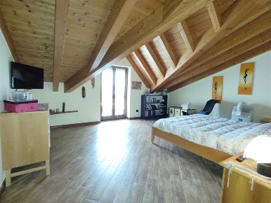 Foto Villa unifamiliare a Cassano Magnago di 250 m² con 4 locali in vendita