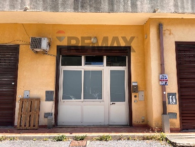 Foto Magazzino in via olimpia 4c, Messina San Licandro di 50 m² in vendita