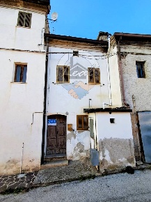 Foto Case semi ndipendenti in VIA CASE 36, Montegiorgio Centro di 150 m²