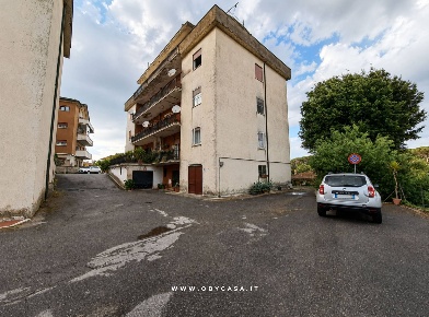 Foto Appartamento in Sutri, Sutri Centro di 107 m² con 5 locali in vendita
