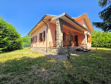 Foto Villa unifamiliare in Via Poggio di Momigno, Marliana Femminamorta