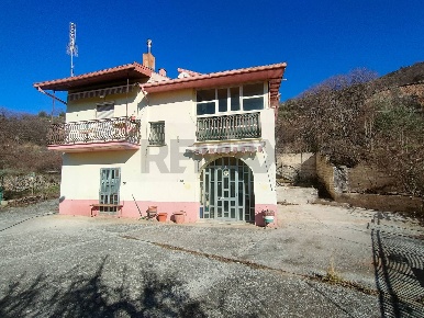 Foto Casa indipendente in Via Lucantonio Sidoni, Ofena Centro di 190 m²