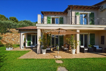 Foto Villa unifamiliare in Via Matteotti, Vallebona di 223 m² con 14 locali