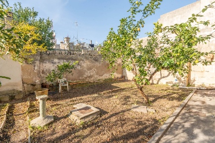 Foto Casa indipendente in Via Salvatore Trinchese 13, Martano di 430 m²