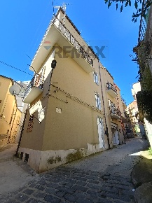 Foto Appartamento in Via Camiolo 1, Enna Centro di 94 m² con 1 locali