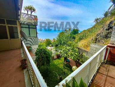 Foto Appartamento in via Mauro Maugeri 17, Aci Castello Centro di 118 m²