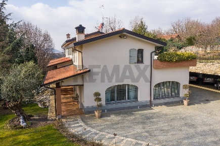 Foto Villa unifamiliare in zona Gromlongo, Palazzago Gromlongo di 500 m²