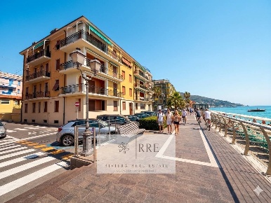 Foto Appartamento in via Roma, Alassio Via Roma, Borgo Barusso di 95 m²
