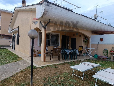 Foto Villa unifamiliare in via dle parco 28, Ardea di 90 m² con 3 locali