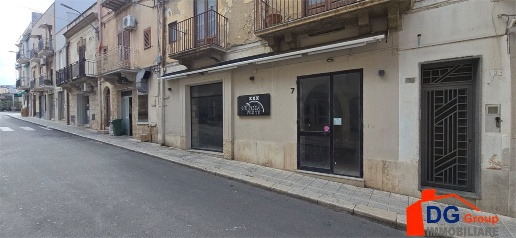 Foto Locale commerciale in Via Mazzini, Alcamo Centro di 90 m² con 3 locali