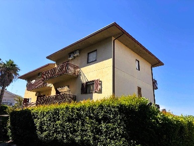 Foto Appartamento a San Pietro Clarenza di 91 m² con 3 locali in vendita
