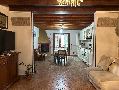 Foto Villa a schiera a Sorgà Bonferraro di 191 m² con 8 locali in vendita