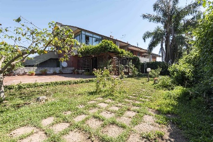Foto Appartamento in VIA UGO FOSCOLO 3, Aci Catena Marchesana di 104 m²