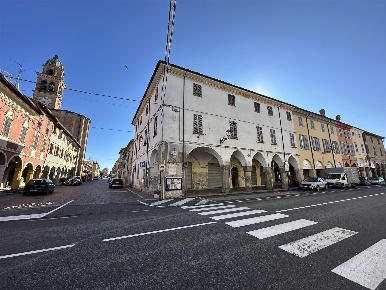 Foto Case semi ndipendenti a Cortemaggiore Centro di 398 m² con 17 locali