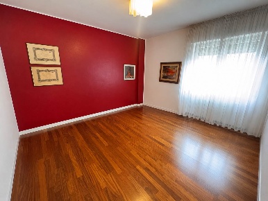 Foto Appartamento in Via Maffeis 4, Gazzaniga Centro di 85 m² con 3 locali