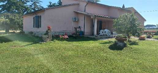 Foto Villa unifamiliare a Manciano Montemerano di 291 m² con 8 locali