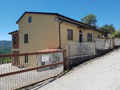 Foto Casa indipendente in Via appia Antica Terzo Tratto, Lapio di 360 m²