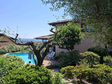 Foto Villa unifamiliare a Meina Ghevio di 250 m² con 6 locali in vendita