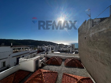 Foto Appartamento in Via Torretta 10, Peschici di 128 m² con 6 locali