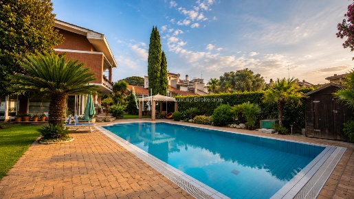 Foto Villa bifamiliare a Roma Casal Palocco di 450 m² in vendita