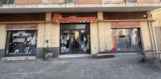Foto Attività commerciale in Via Francesco Crispi 129, Catania di 100 m²