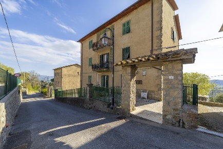 Foto Appartamento in Via Roma, Campagnatico di 170 m² con 9 locali