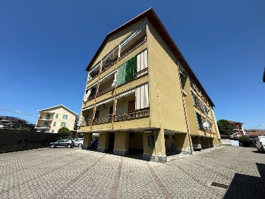 Foto Appartamento in Via Trieste 44, Ciriè Centro di 90 m² con 5 locali