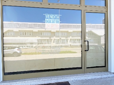 Foto Locale commerciale in Corso Lino Zanussi 17, Porcia Centro di 75 m²