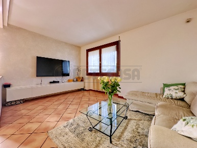 Foto Appartamento in Via dei Trozi 19, Montecchio Maggiore di 130 m²