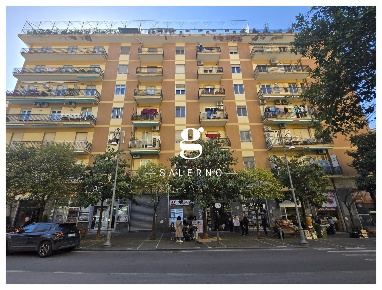 Foto Appartamento in Pasquale Naddeo, Salerno Carmine di 140 m² in vendita