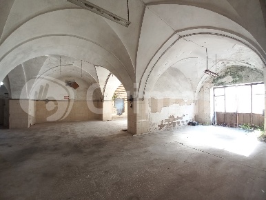 Foto Magazzino in Via Santa Croce 83, Taviano Centro di 290 m² con 4 locali