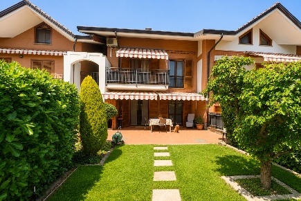 Foto Appartamento in Alpi, Pianezza Centro di 110 m² con 3 locali