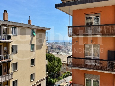 Foto Appartamento in Via A.Robino 94, Genova Marassi di 75 m² con 3 locali
