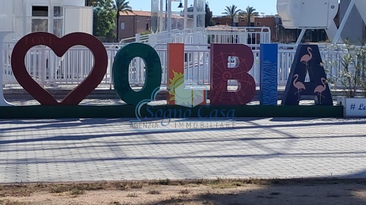Foto Locale commerciale a Olbia San Simplicio di 430 m² con 4 locali