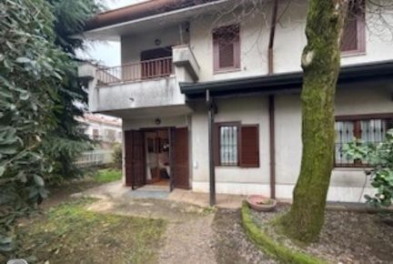 Foto Villa a schiera a Gorgonzola di 405 m² con 10 locali in vendita