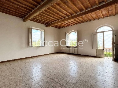 Foto Villa unifamiliare a Montecarlo di 300 m² con 8 locali in vendita