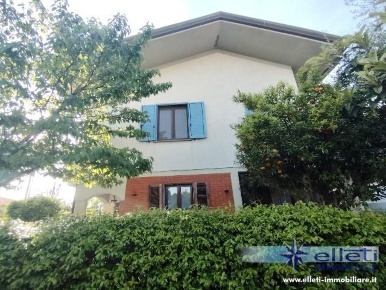 Foto Case semi ndipendenti a Massa Cinque Vie di 204 m² con 6 locali