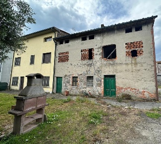 Foto Casa indipendente a Capannori Lammari - Lunata di 300 m² con 12 locali