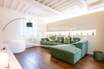 Foto Rustico a Santa Maria a Monte di 180 m² con 9 locali in vendita