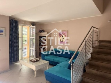 Foto Villa a schiera a Buti Centro di 190 m² con 7 locali in vendita
