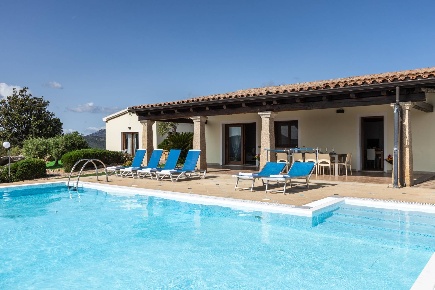 Foto Villa singola in VIA Casagliana, Olbia di 315 m² con 8 locali