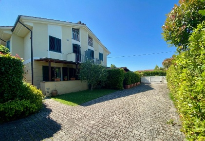Foto Villa a schiera a Ponsacco di 170 m² con 7 locali in vendita