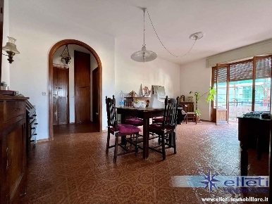 Foto Appartamento a Massa Marina di Massa Centro di 80 m² con 4 locali