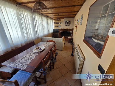 Foto Attico a Carrara Avenza di 129 m² con 6 locali in vendita